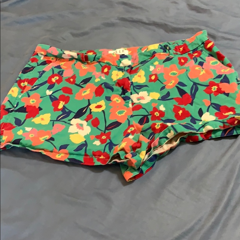 Cute Elle patterned nice shorts size 14